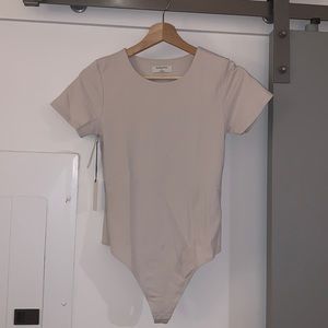 Aritzia BABATON contour short sleeve bodysuit in matte pearl NWT